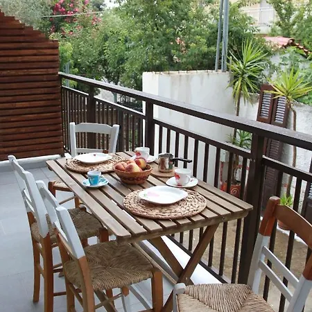 Apartahotel House Ekton 3*