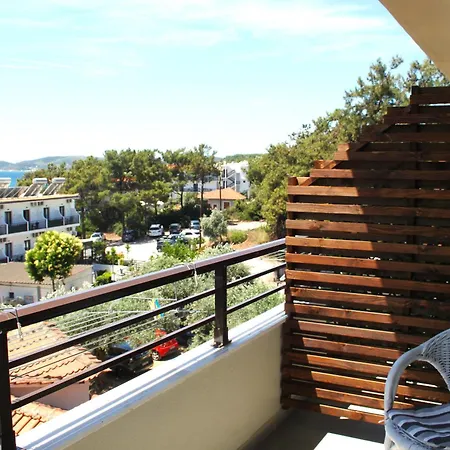 Hotel apartamentowy House Ekton Pefkari