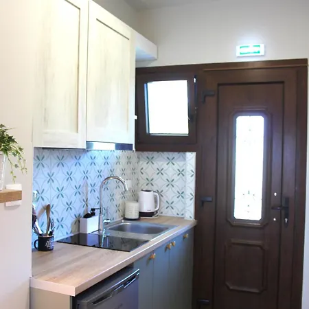 House Ekton Pefkari