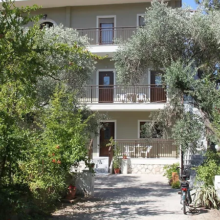 Aparthotel House Ekton Pefkari